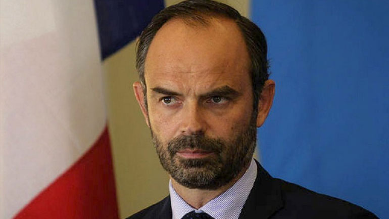 Ο πρωθυπουργός της Γαλλίας διαβεβαιώνει ότι χαίρει της εμπιστοσύνης του Μακρόν