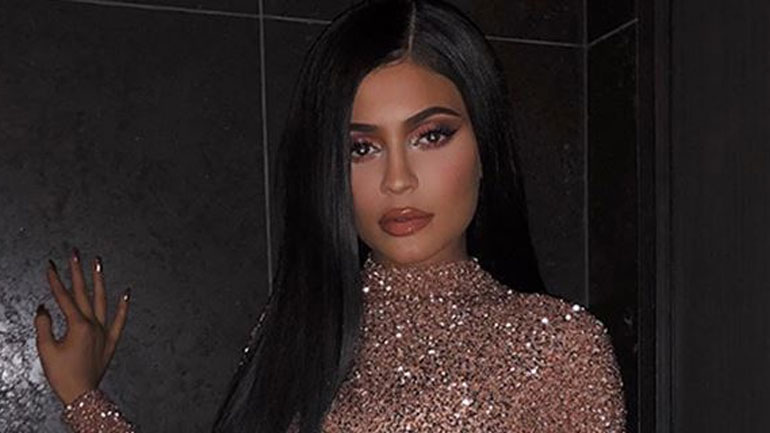 Η Kylie Jenner στόλισε το πιο εντυπωσιακό χριστουγεννιάτικο δέντρο