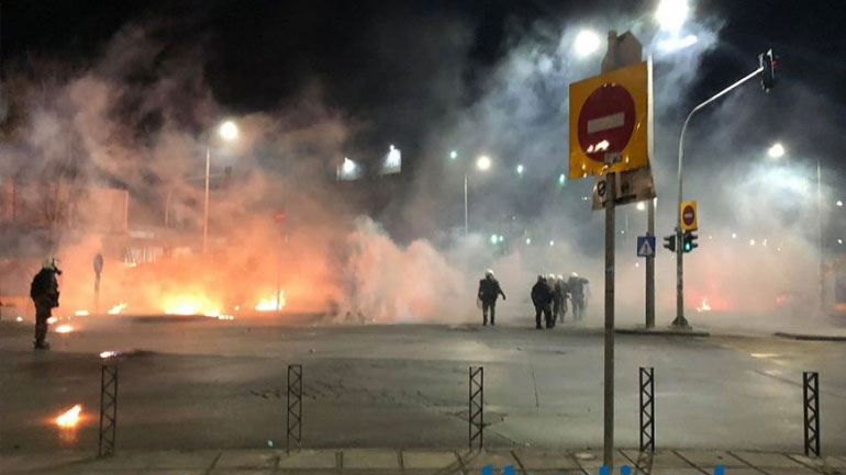 Θεσσαλονίκη: Νέος γύρος επεισοδίων – Ρίψεις μολότοφ έξω από το ΑΠΘ