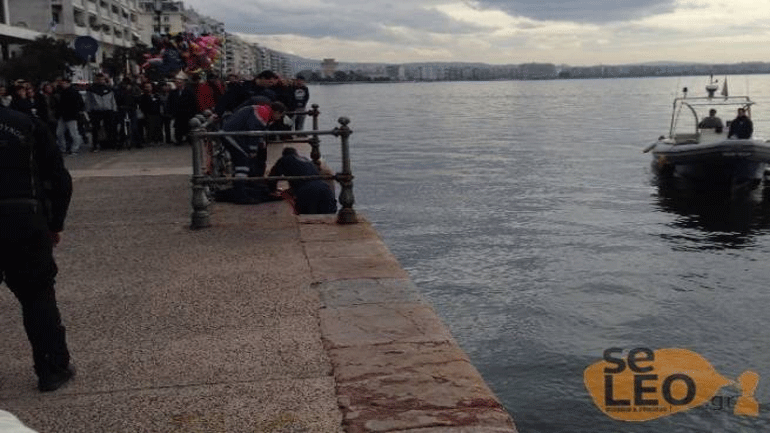 Θεσσαλονίκη: Σε εξέλιξη επιχείρηση ανάσυρσης πτώματος από τα νερά του Θερμαϊκού