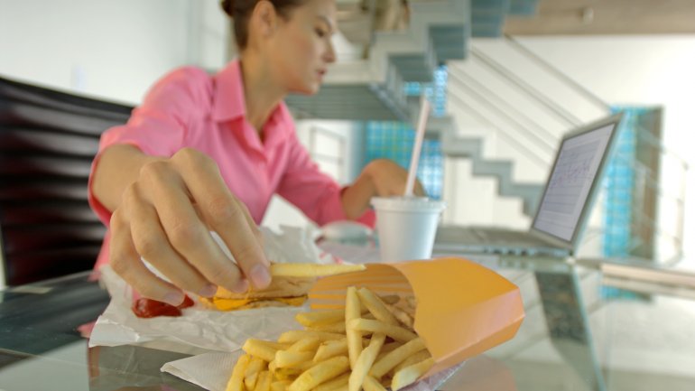 Γιατί το τσιμπολόγημα κάνει κακό στην υγεία