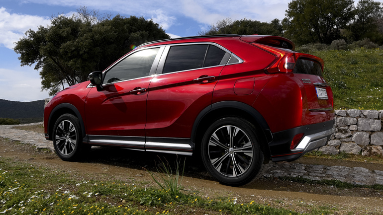 Το πίσω τμήμα κλέβει τις εντυπώσεις με τον ιδιαίτερο σχεδιασμό του