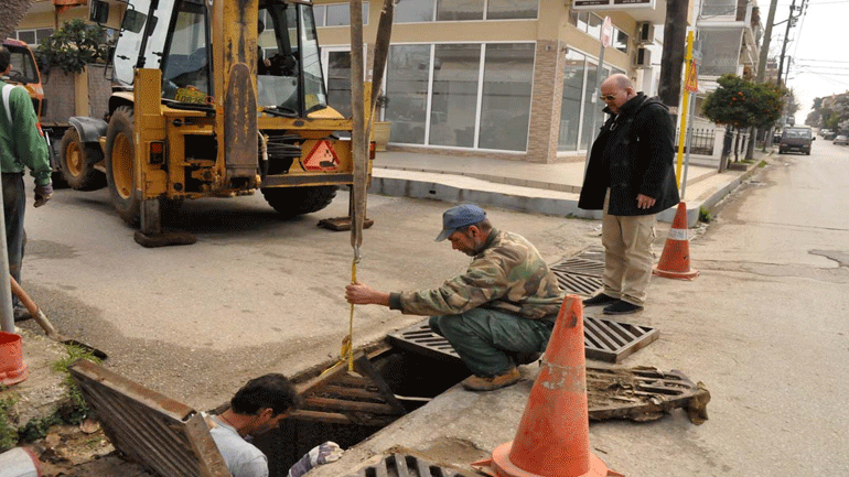 Χρηματοδότηση δήμων της Αττικής για τον καθαρισμό και τη συντήρηση φρεατίων
