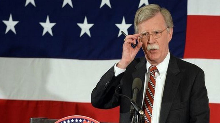 Ο σύμβουλος εθνικής ασφάλειας Μπόλτον δηλώνει ότι γνώριζε εκ των προτέρων για τη σύλληψη της “κληρονόμου” της Huawei