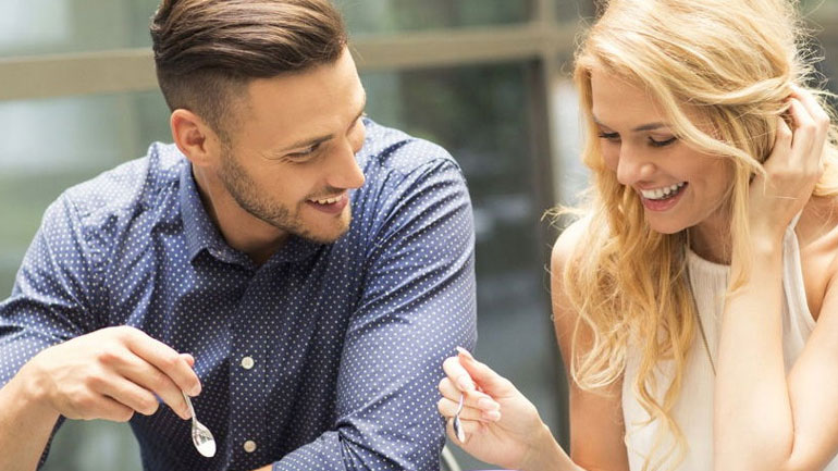 Tέσσερα πράγματα που κάνουν οι γυναίκες και τρελαίνουν τους άνδρες