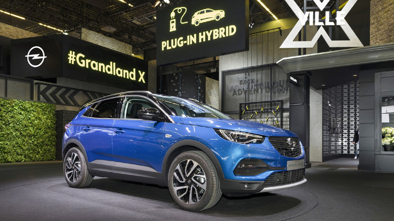 Πότε θα είναι διαθέσιμα τα Grandland X plug-in hybrid και Corsa e;