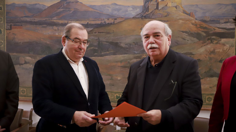 Παραδόθηκε στον Ν. Βούτση το πόρισμα της Εξεταστικής Επιτροπής για την Υγεία