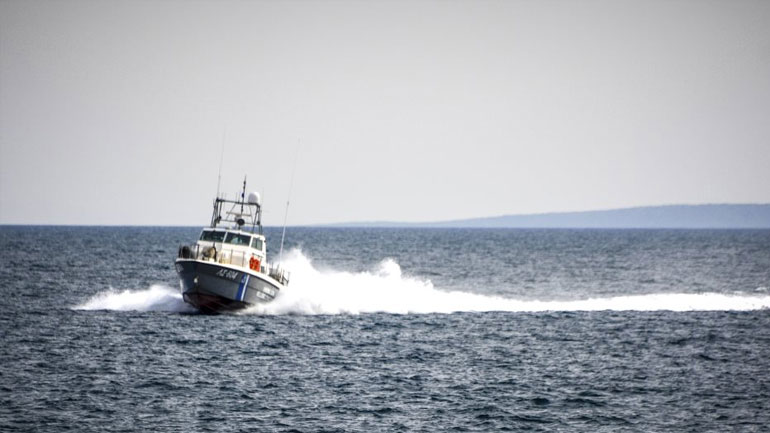 Κρήτη: Βυθίστηκε σκάφος στα Μάταλα – Προσάραξε στα βράχια λόγω καιρού