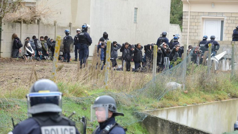 Γαλλία: Γονάτισαν μαθητές 12 ετών για να τους συλλάβουν