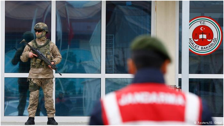 Στη φυλακή λόγω προσβολής του προέδρου Ερντογάν Στη φυλακή λόγω προσβολής του προέδρου Ερντογάν