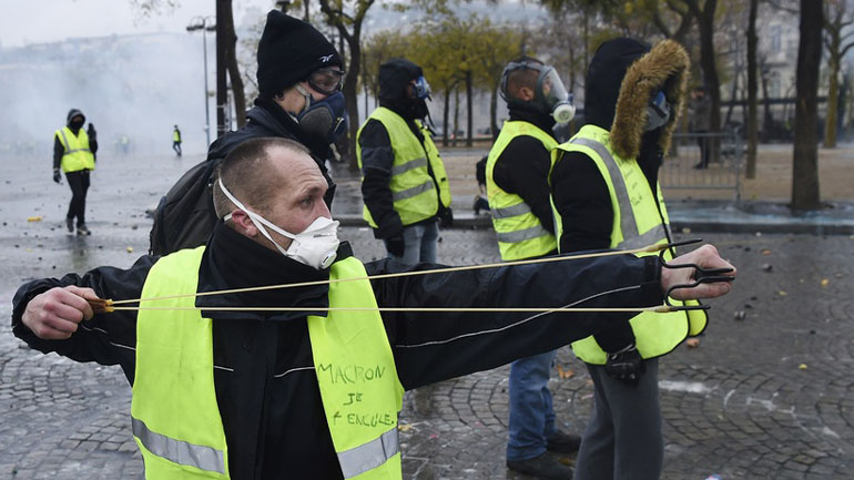 Παρίσι: Πόλη σε κατάσταση “πολιορκίας”