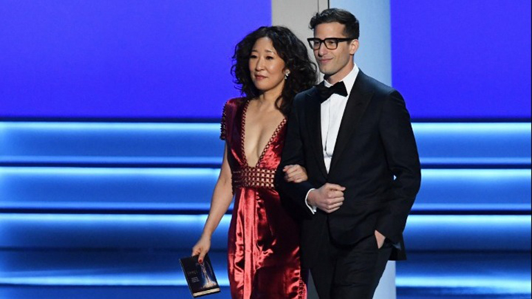 Η Σάντρα Ο γράφει ιστορία ως η πρώτη Καναδή παρουσιάστρια στην τελετή απονομής των Χρυσών Σφαιρών