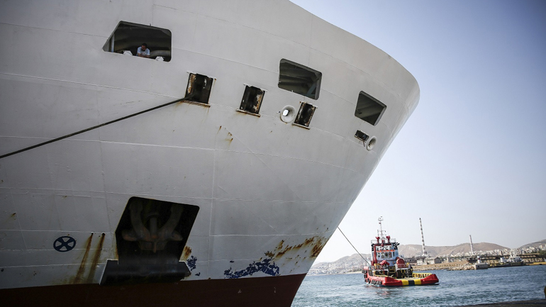 Μηχανική βλάβη σε πλοίο εν πλω – Ρυμούλκηση από το Λιμενικό