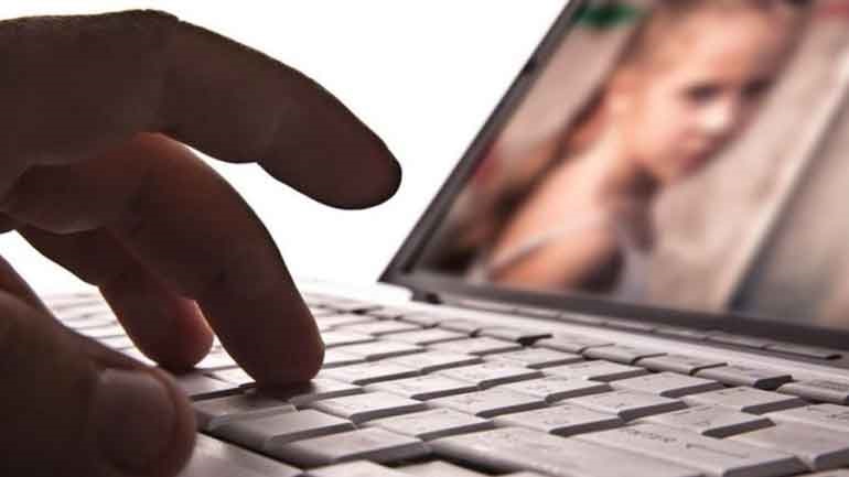 Δικογραφίες σε βάρος τριών ατόμων για πορνογραφία ανηλίκων μέσω διαδικτύου Δικογραφίες σε βάρος τριών ατόμων για πορνογραφία ανηλίκων μέσω διαδικτύου