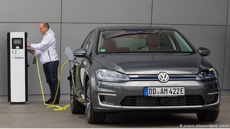 Γερμανία: H ηλεκτροκίνηση απειλεί 100.000 θέσεις εργασίας Γερμανία: H ηλεκτροκίνηση απειλεί 100.000 θέσεις εργασίας