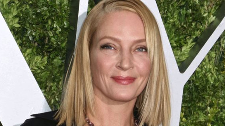 Η Uma Thurman βρίσκεται στο Παρίσι και πόζαρε με φόντο τα «κίτρινα γιλέκα»