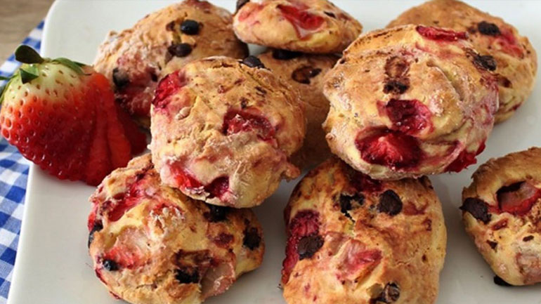 Μπισκότα με σοκολάτα και φράουλες χωρίς βούτυρο