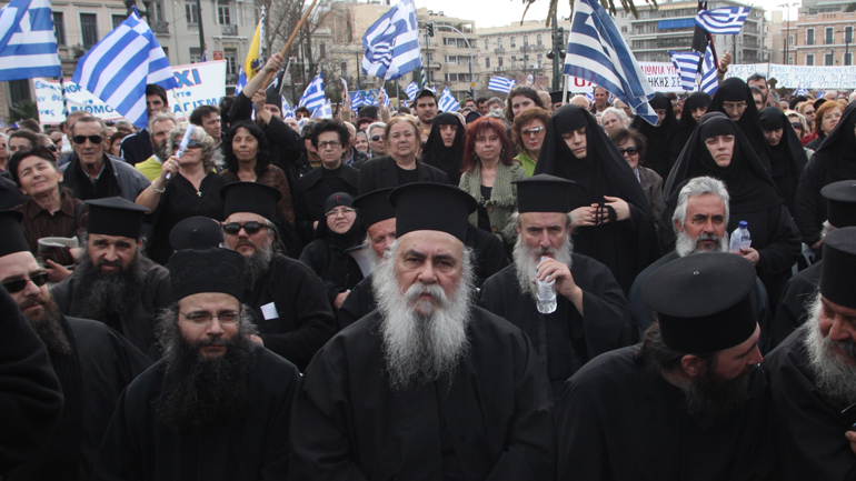 Στην αντεπίθεση οι ιερείς: Ζητούν και αναδρομικά Στην αντεπίθεση οι ιερείς: Ζητούν και αναδρομικά