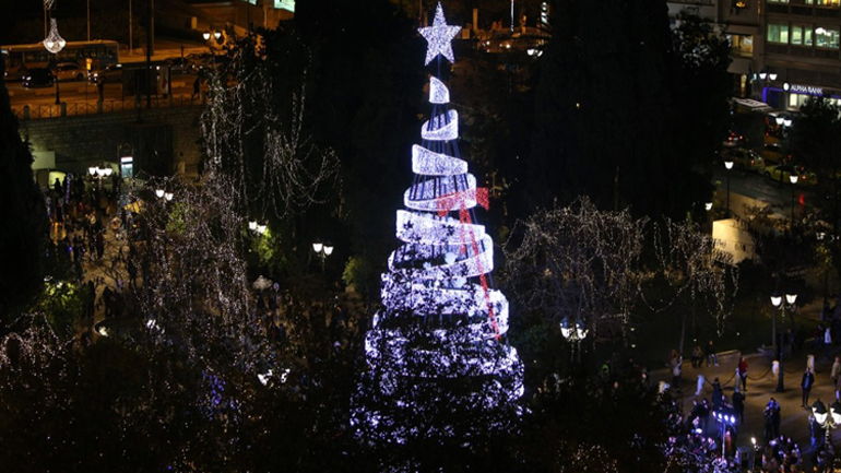 Ανάβει την Τρίτη το δέντρο στο Σύνταγμα