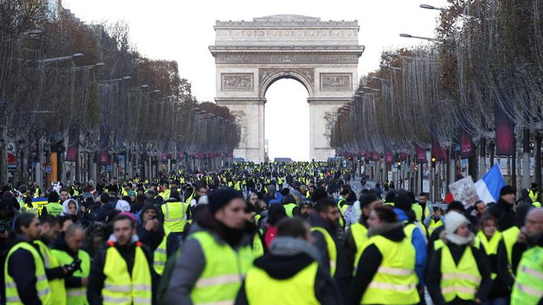 Γαλλία: Οι πολίτες εμφανίζονται «μοιρασμένοι» σχετικά με τις κινητοποιήσεις των «κίτρινων γιλέκων»