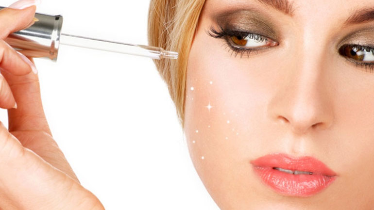 Για λαμπερό δέρμα τις γιορτές φτιάξτε το δικό σας serum για το πρόσωπο