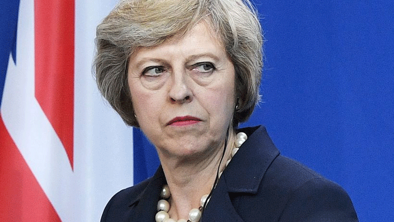 Αντικρουόμενες πληροφορίες για το αν θα  κινηθεί η διαδικασία καθαίρεσης της Τερέζα Μέι