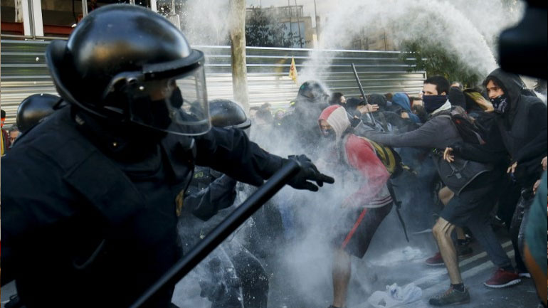 Ισπανία: Ο υπ. Εσωτερικών θα στείλει την εθνική αστυνομία στην Καταλονία μετά τις διαδηλώσεις