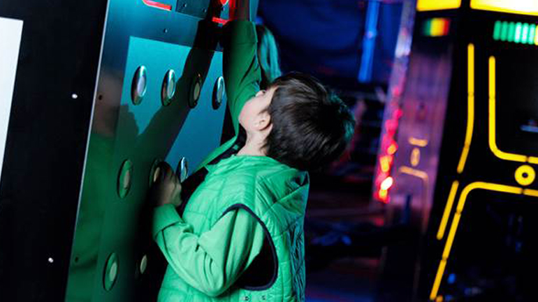 «The Champion» στον Ελληνικό Κόσμο