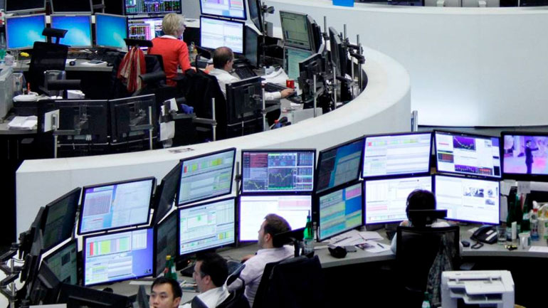 Ανοδικά κινούνται οι ευρωαγορές και η στερλίνα