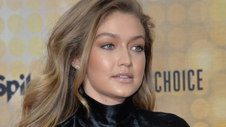 Εύκολα χριστουγεννιάτικα χτενίσματα που θα κλέψουν τις εντυπώσεις!