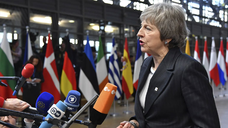 Μέι: «Θα ζητήσω νομικές και πολιτικές διαβεβαιώσεις για το ζήτημα των ιρλανδικών συνόρων»