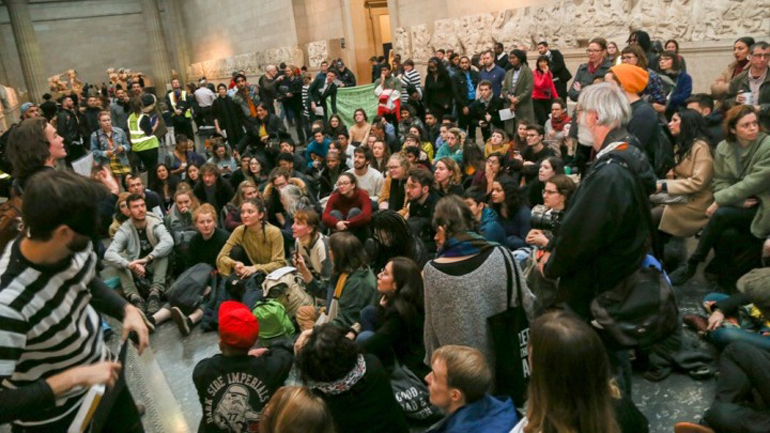 Θεατρική ομάδα έκανε ξενάγηση στα «κλεμμένα εκθέματα» του Βρετανικού Μουσείου