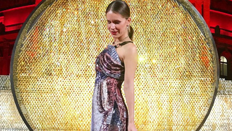 Σαν άλλη «Σταχτοπούτα» η Ευγενία Νιάρχου στα British Fashion Awards