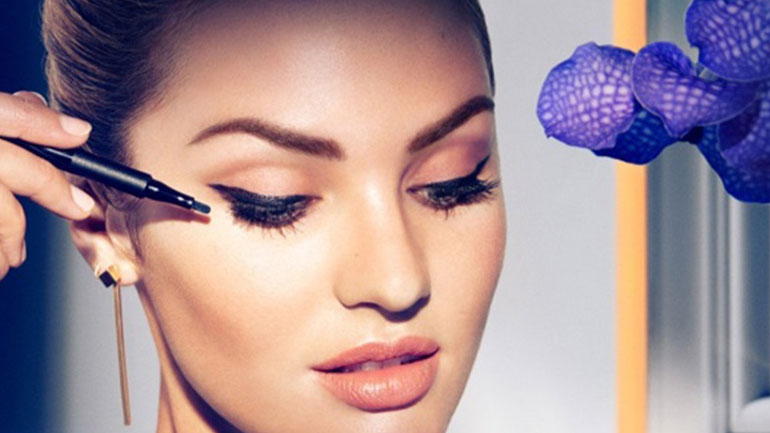 Make up tips για ένα λαμπερό γιορτινό μακιγιάζ