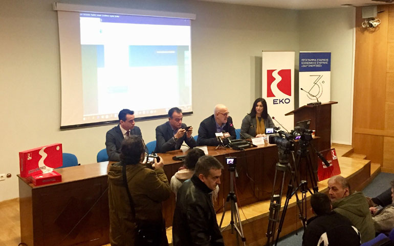 (Από αριστερά), ο Δ/ντής Marketing Εμπορίας κ. Σωτήρης Αναστασιάδης, ο Περιφερειάρχης Δυτικής Μακεδονίας κ. Θεόδωρος Καρυπίδης, ο Διευθυντής Εταιρικών Σχέσεων του Ομίλου ΕΛΠΕ κ. Γιάννης Κορωναίος και δίπλα του η κα Γεωργία Δημητροπούλου από τη Δ/νση Εταιρικής Κοινωνικής Ευθύνης του Ομίλου, κατά τη διάρκεια της Συνέντευξης Τύπου