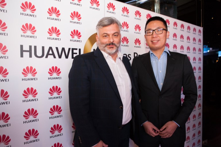 Ο κ. Πέτρος Δρακόπουλος, Country Marketing Manager της Huawei Greece και ο κ. Lin Bing, Country Manager – Terminals, Huawei Greece. 