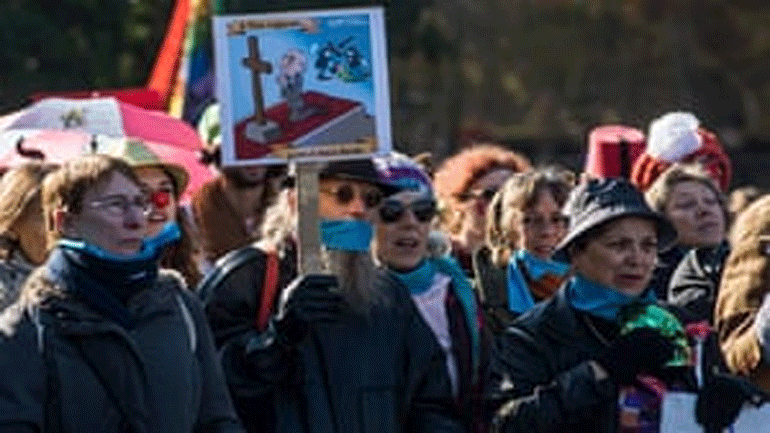 Ισπανία: Δημοσιογράφοι διαδηλώνουν υπερασπιζόμενοι το δημοσιογραφικό απόρρητο