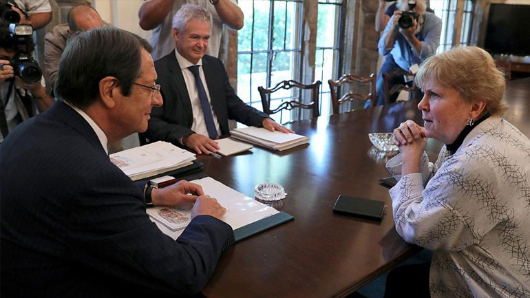 Την Κυριακή η συνάντηση Αναστασιάδη-Λουτ