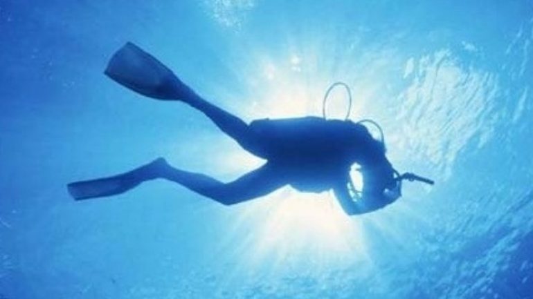 Στο Ναυτικό Νοσοκομείο με συμπτώματα της νόσου των δυτών