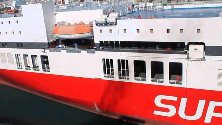 Πάτρα: Πρόσκρουση πλοίου στο λιμάνι