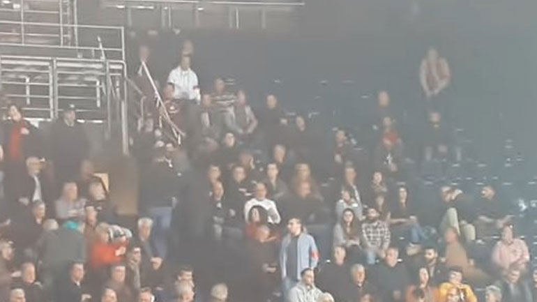 Τραγούδησε το «Μακεδονία Ξακουστή» στην ομιλία Τσίπρα και τον απομάκρυναν