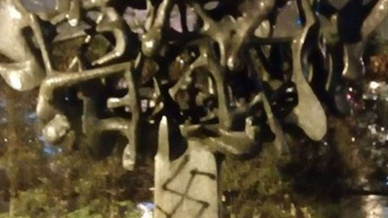 Θεσσαλονίκη: Βεβήλωσαν το Μνημείο του Ολοκαυτώματος