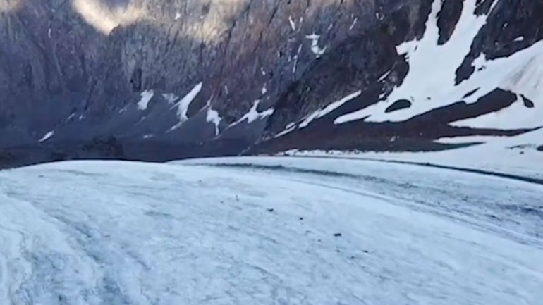 Ερευνητές μελετούν το λιώσιμο των πάγων με τη χρήση drones