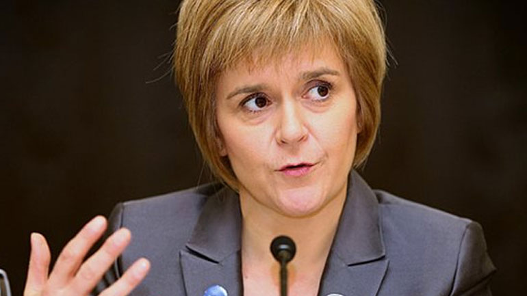 «Είναι πιθανό να πετύχει αυτή τη στιγμή μια πρόταση μομφής, γιατί η βρετανική κυβέρνηση είναι αδύναμη»