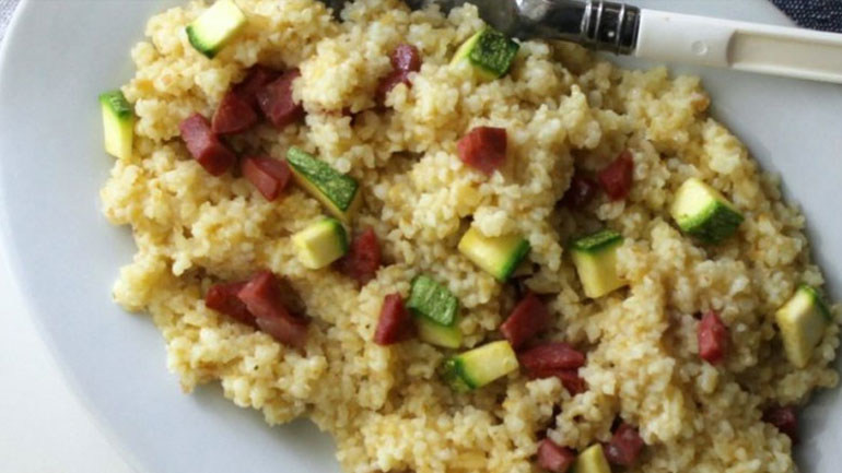 Σαλάτα με πλιγούρι και κολοκυθάκια