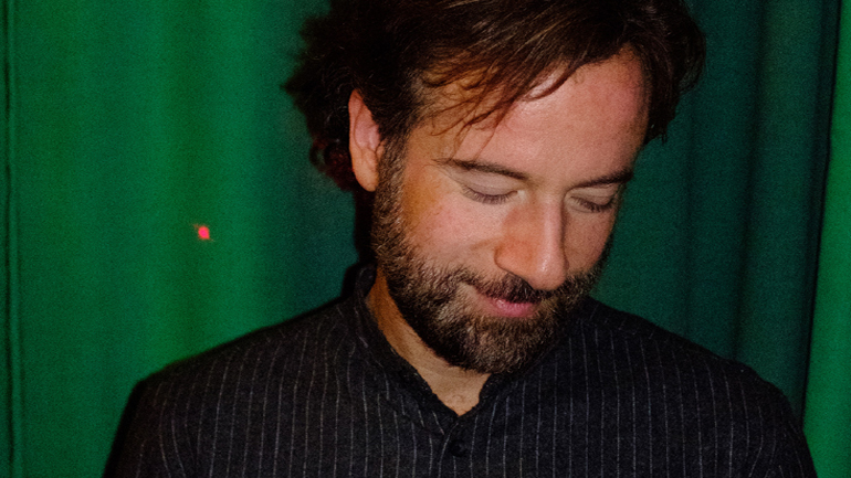 «Μικροπράγματα» – Tο νέο τραγούδι του Κωστή Μαραβέγια