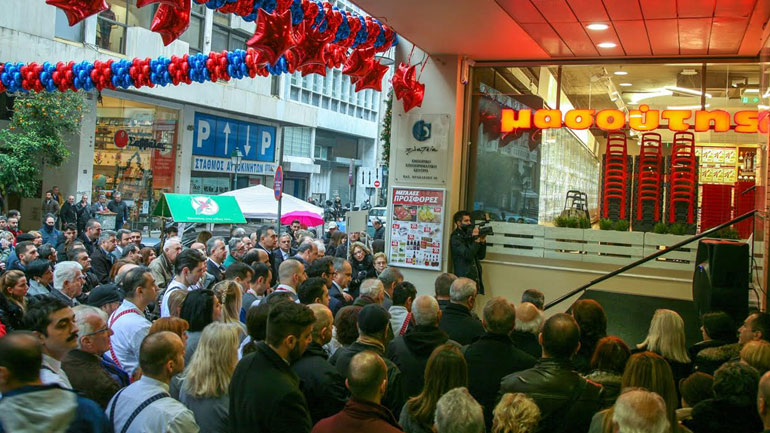 Μασούτης στο εμπορικό κέντρο Πλατεία