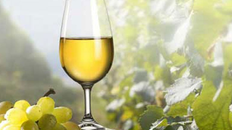 Το λευκό κρασί σχετίζεται με αυξημένο κίνδυνο μελανώματος