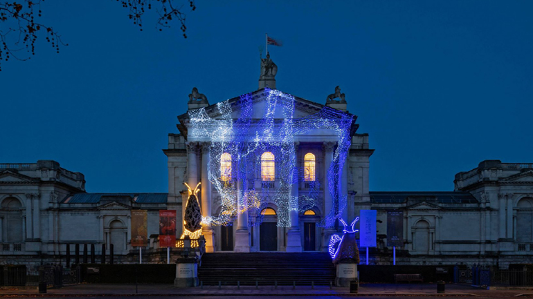 Γιγαντιαία σαλιγκάρια φωτίζουν την Tate Britain