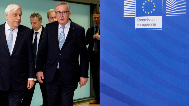 Γιούνκερ-Παυλόπουλος: Ο ελληνικός προϋπολογισμός είναι ο πρώτος έπειτα από πολλά χρόνια που δεν επιβλήθηκε